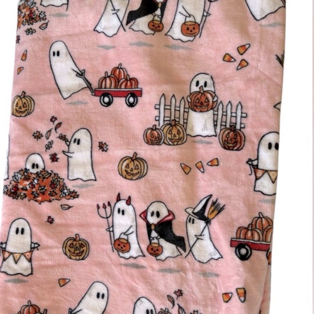 New Isaac Mizrahi baby pink Halloween ghost trick or treat decor blanket